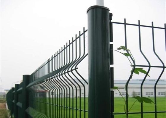 Galvanized 100x300mm Curved V Mesh Security Fencing