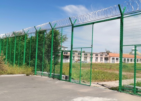 Bto-10 6ft Height Barbed Razor Wire Fencing 50*150mm Mesh Welded Security