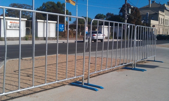 8.5 Ft Hot Dipped Queue Steel Crowd Control Barrier Fence With Flat Bases