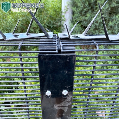 2.4m 358 Anti Climb Security Fencing Anti Cutting Mesh For Residential Garden