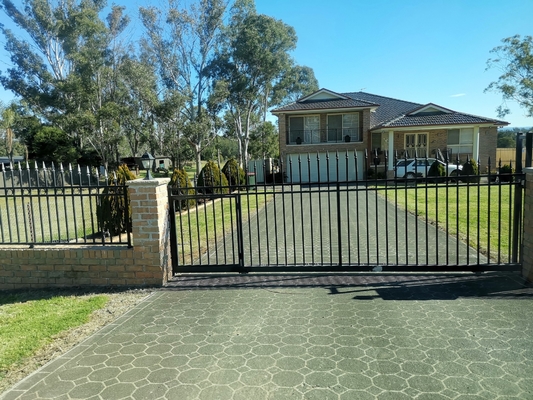 Powder Coated Tubular Aluminum Fence 1.8m Height