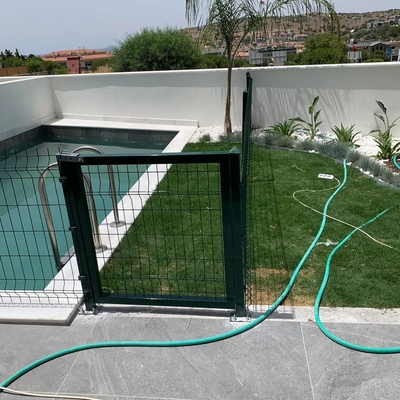 China Colorful 3D Home Decorative Black Curvy Welded Wire Mesh Garden Fence Security Galvanized PVC Coated Mesh Fence Cl