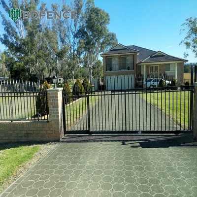 ISO 9001-2008 Spear Top Metal Fence Picket Low Tubular Steel Fence
