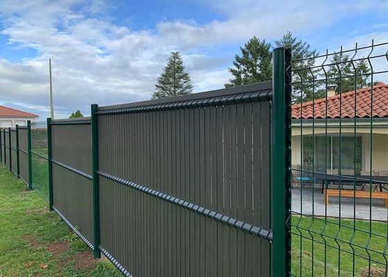 Height 3030mm Curve V Mesh Security Fencing With Peach Post