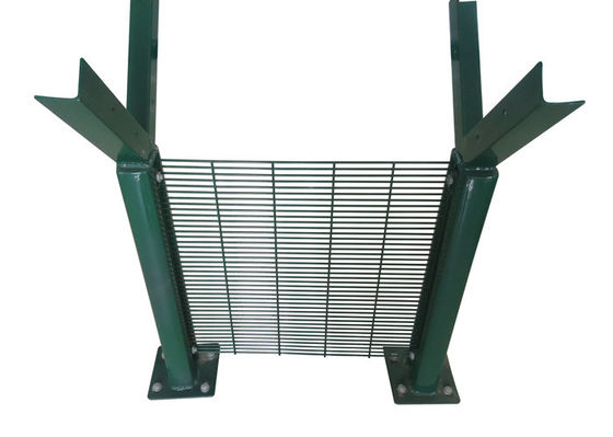 i post 358 Mesh Fencing Panels For Public Buildings