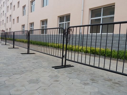 Easily Assembled Securing Crowd Barrier Fencing