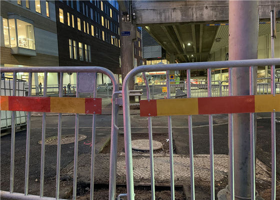 Bridge Shaped Foot 2.5m Crowd Control Fencing For Road Security