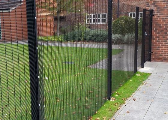 Anti Ultraviolet 76.2X12.7X4mm Anti Climb Security Fencing