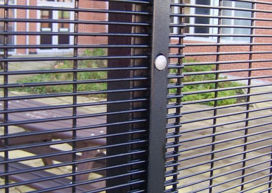 Anti Ultraviolet 76.2X12.7X4mm Anti Climb Security Fencing