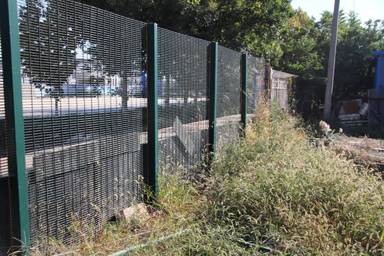 Farm Anticlimb Fencing And Gate With 358 Welded Mesh Panel