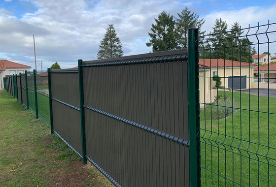 Galvanized 100x300mm Curved V Mesh Security Fencing