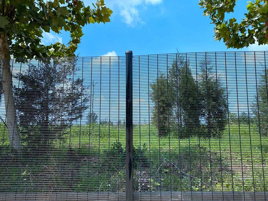 Farm Anticlimb Fencing And Gate With 358 Welded Mesh Panel