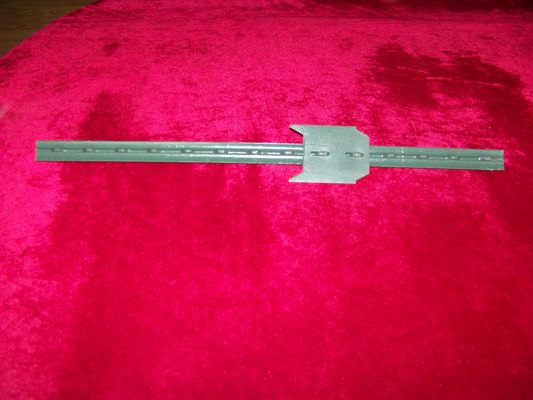 0.95lb/Ft Green Painted 6ft Steel Studded T Post For Farm Fence