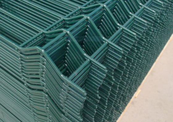 Powder Coated 3mm Dia V Mesh Security Fencing 50*200mm Opening Green Color