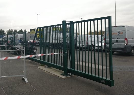 Dark Green Hot Dipped Galvanised Steel Gate Easily Assembled